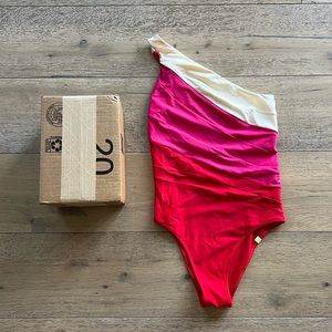 Summersalt Sidestroke swimsuit. Very good condition. Excellent deal.